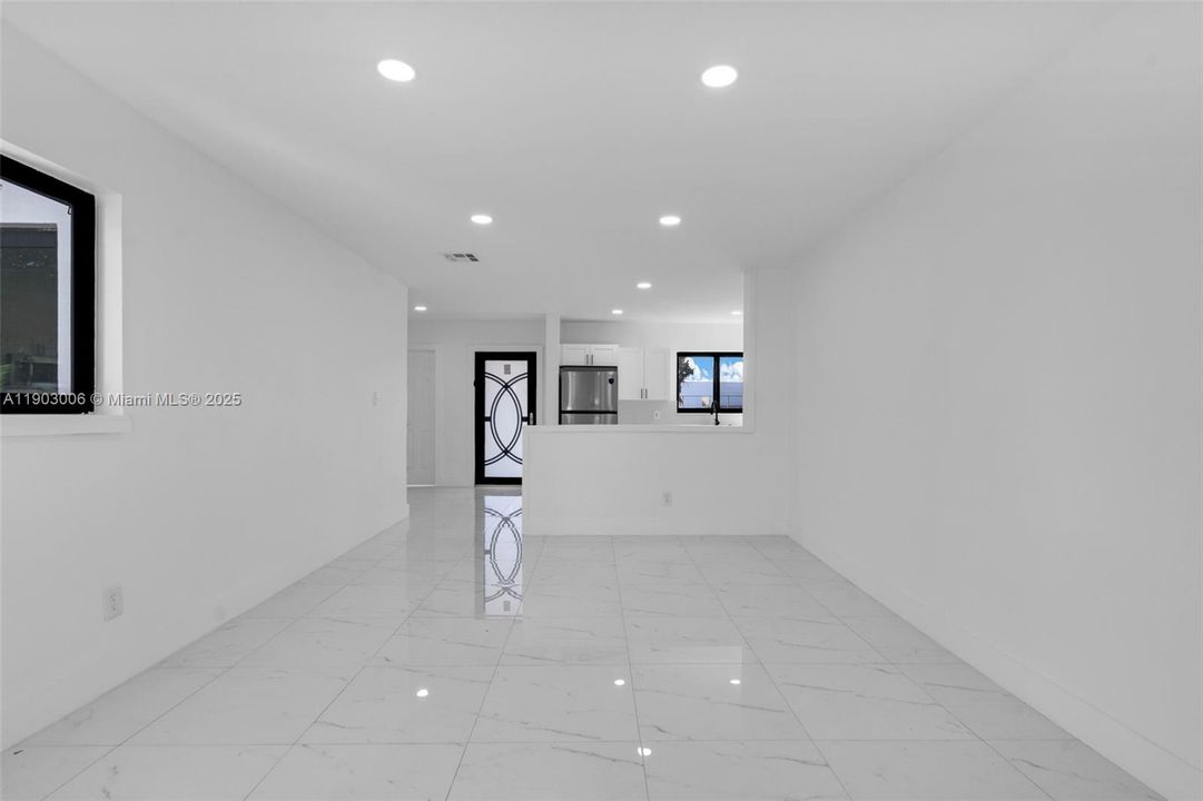 Activo con contrato: $529,000 (4 camas, 2 baños, 1530 Pies cuadrados)