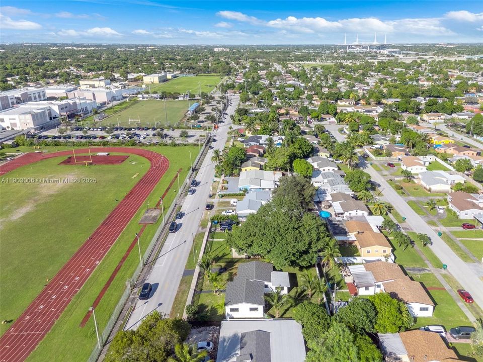 Activo con contrato: $529,000 (4 camas, 2 baños, 1530 Pies cuadrados)