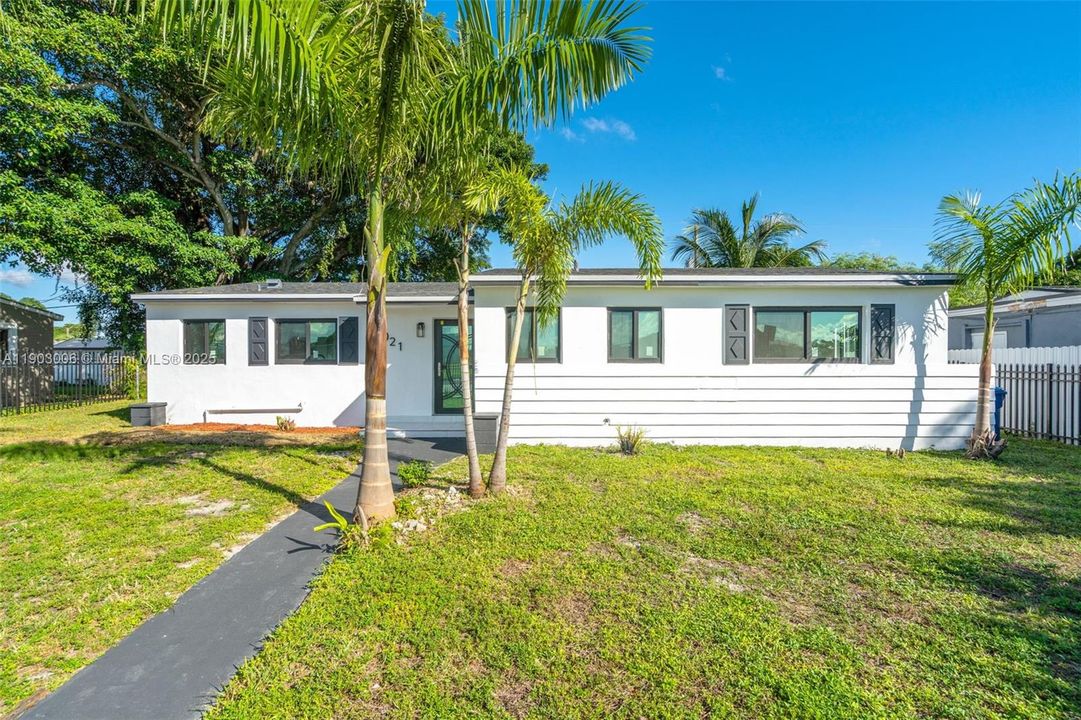 Activo con contrato: $529,000 (4 camas, 2 baños, 1530 Pies cuadrados)