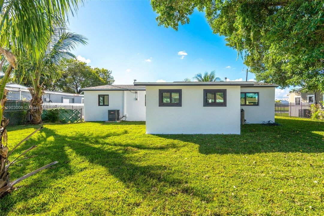 Activo con contrato: $529,000 (4 camas, 2 baños, 1530 Pies cuadrados)