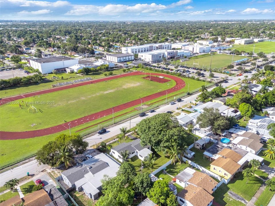 Activo con contrato: $529,000 (4 camas, 2 baños, 1530 Pies cuadrados)