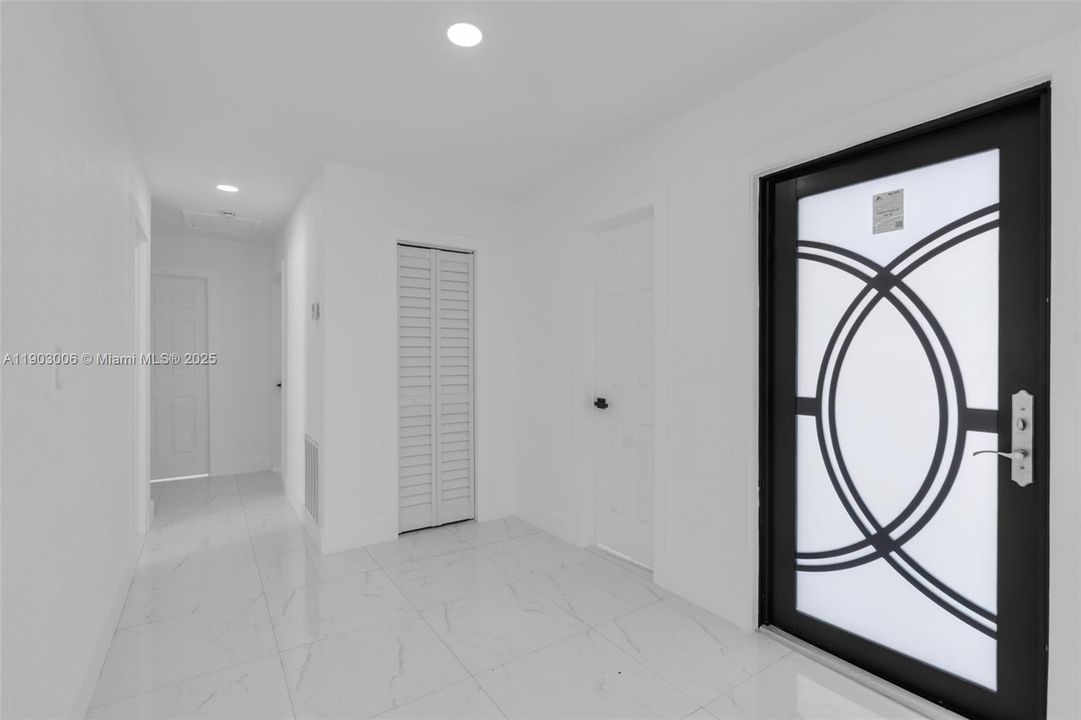 Activo con contrato: $529,000 (4 camas, 2 baños, 1530 Pies cuadrados)