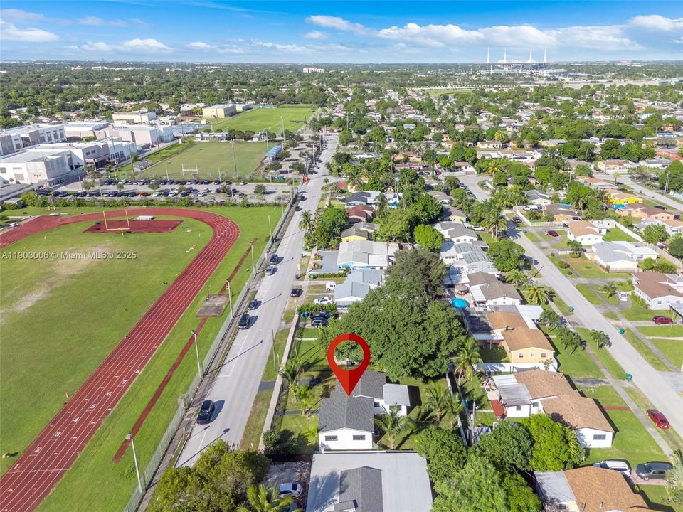 Activo con contrato: $529,000 (4 camas, 2 baños, 1530 Pies cuadrados)