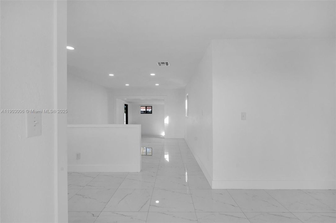 Activo con contrato: $529,000 (4 camas, 2 baños, 1530 Pies cuadrados)