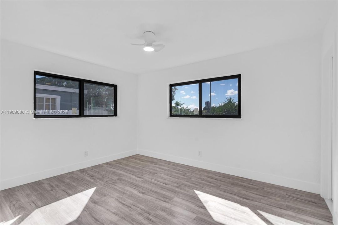 Activo con contrato: $529,000 (4 camas, 2 baños, 1530 Pies cuadrados)