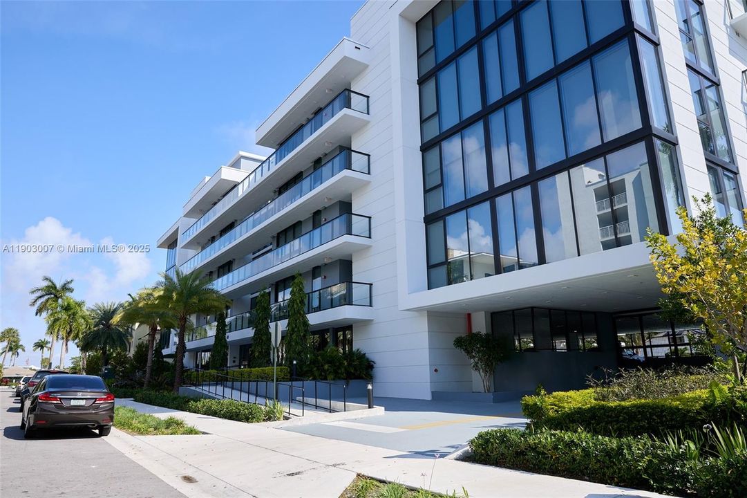 Active With Contract: $17,000 (3 beds, 3 baths, 2875 Square Feet)