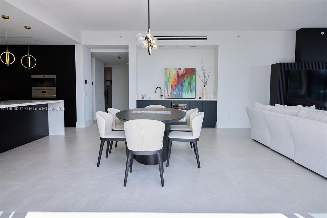Dining and Wet Bar
