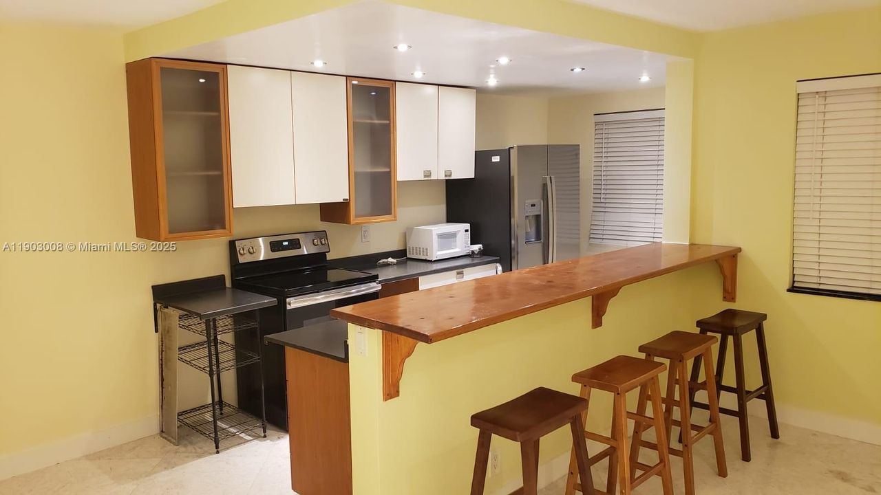 Recently Rented: $1,600 (1 beds, 1 baths, 658 Square Feet)