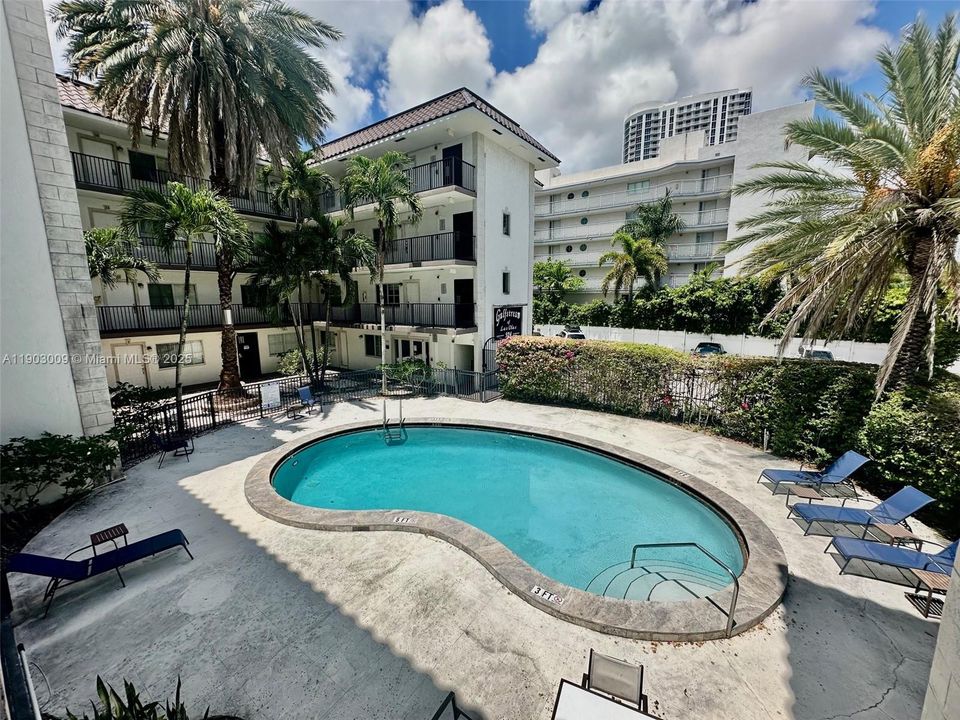 For Sale: $210,000 (1 beds, 1 baths, 459 Square Feet)