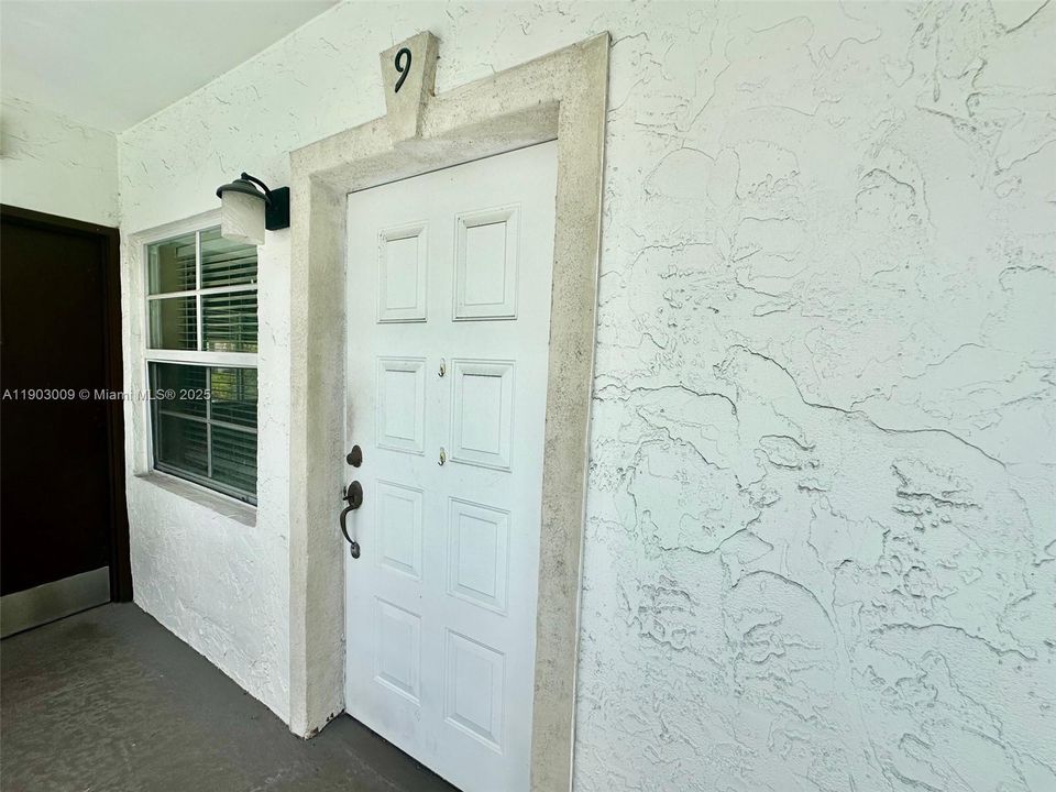 For Sale: $210,000 (1 beds, 1 baths, 459 Square Feet)