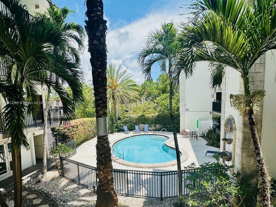 For Sale: $210,000 (1 beds, 1 baths, 459 Square Feet)