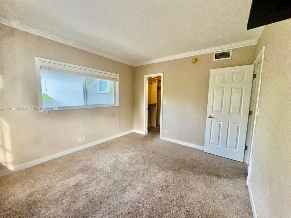 For Sale: $210,000 (1 beds, 1 baths, 459 Square Feet)