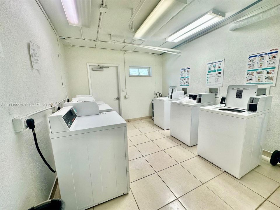 For Sale: $210,000 (1 beds, 1 baths, 459 Square Feet)