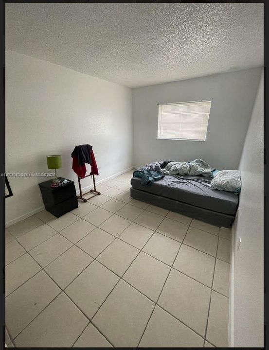 待售: $155,000 (2 贝兹, 1 浴室, 721 平方英尺)