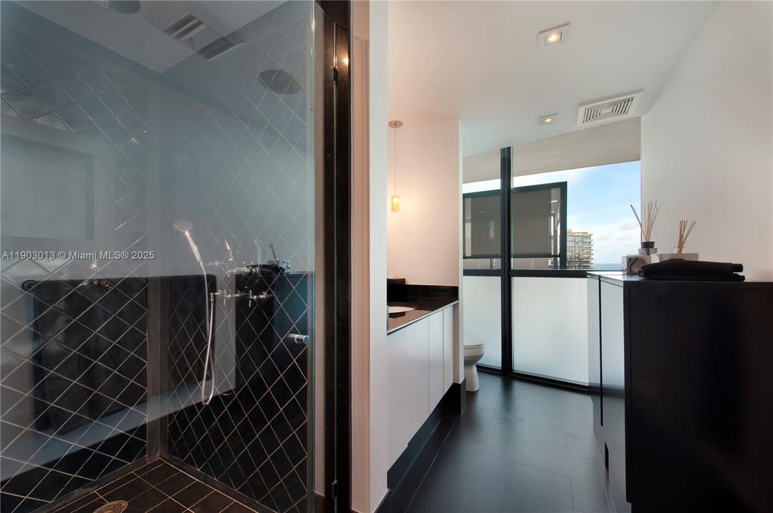 待售: $4,100,000 (2 贝兹, 2 浴室, 1279 平方英尺)