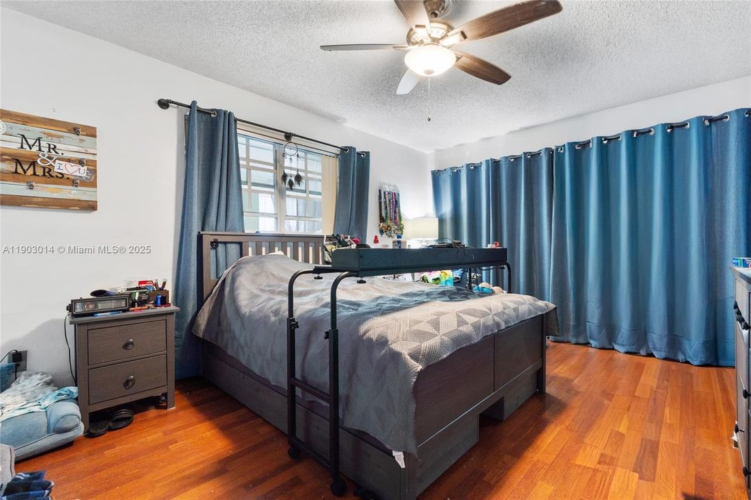 For Sale: $490,000 (2 beds, 2 baths, 1452 Square Feet)