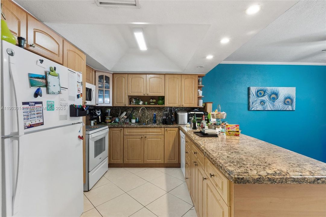 For Sale: $490,000 (2 beds, 2 baths, 1452 Square Feet)