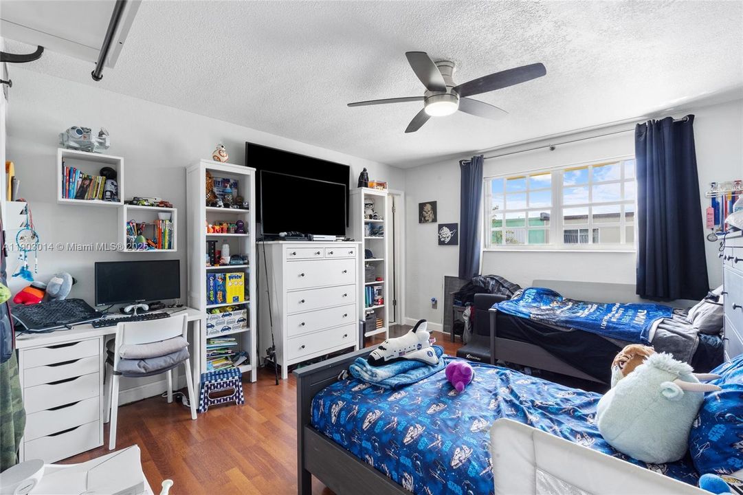 For Sale: $490,000 (2 beds, 2 baths, 1452 Square Feet)