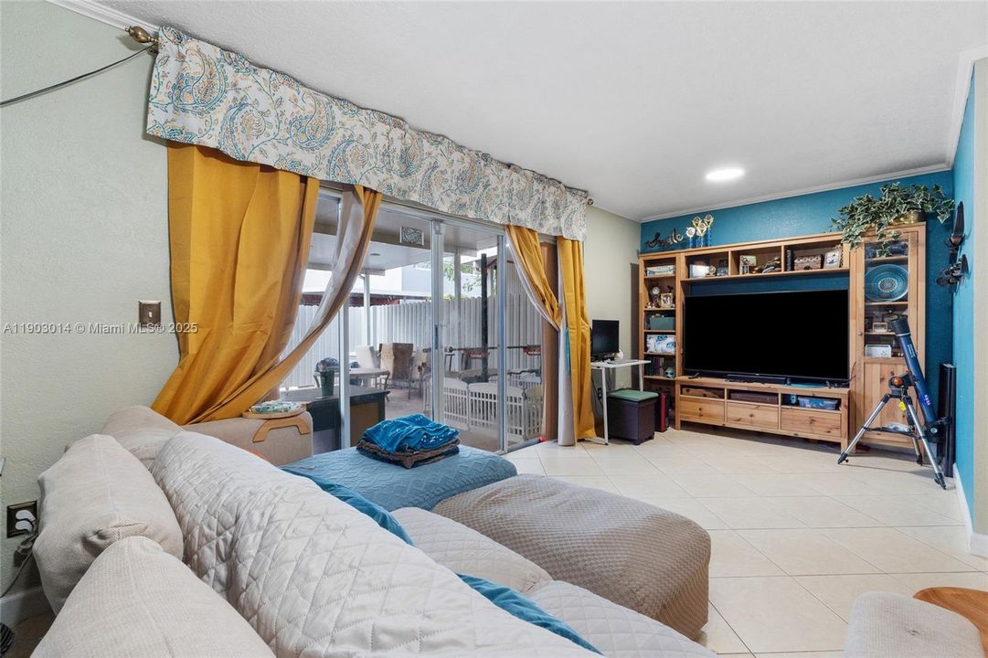 For Sale: $490,000 (2 beds, 2 baths, 1452 Square Feet)