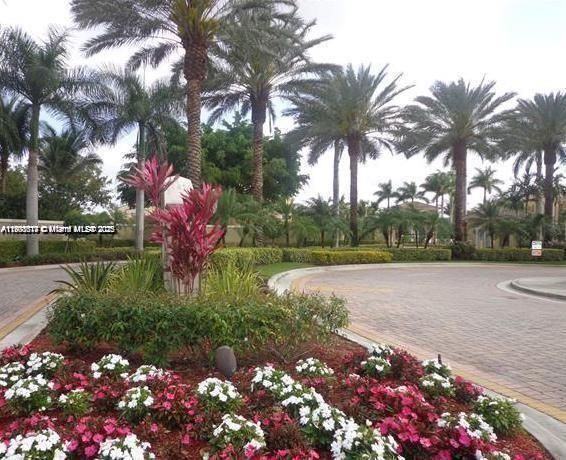 Active With Contract: $1,650 (1 beds, 1 baths, 730 Square Feet)