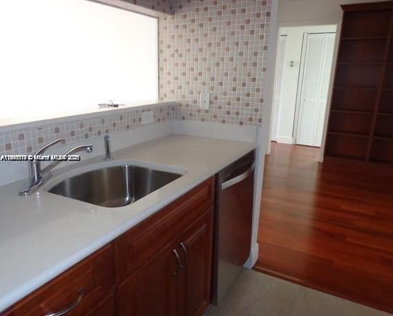 Active With Contract: $1,650 (1 beds, 1 baths, 730 Square Feet)