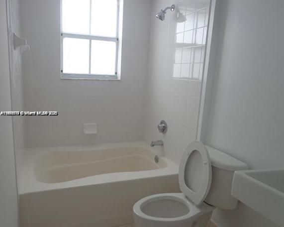Active With Contract: $1,650 (1 beds, 1 baths, 730 Square Feet)