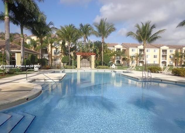 Active With Contract: $1,650 (1 beds, 1 baths, 730 Square Feet)