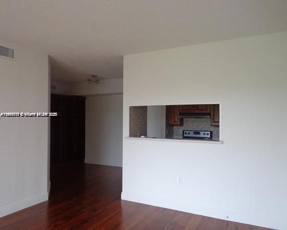 Active With Contract: $1,650 (1 beds, 1 baths, 730 Square Feet)