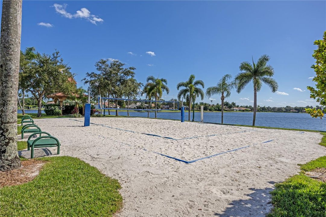 На продажу: $534,900 (3 спален, 3 ванн, 1586 Квадратных фут)