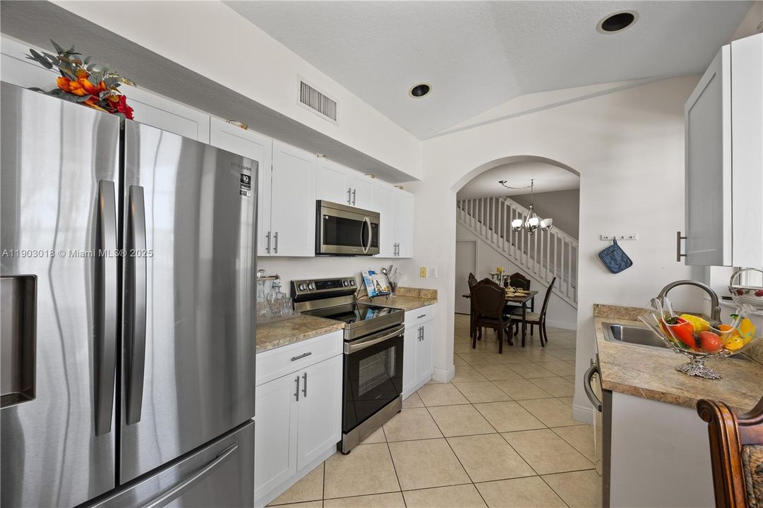 На продажу: $534,900 (3 спален, 3 ванн, 1586 Квадратных фут)