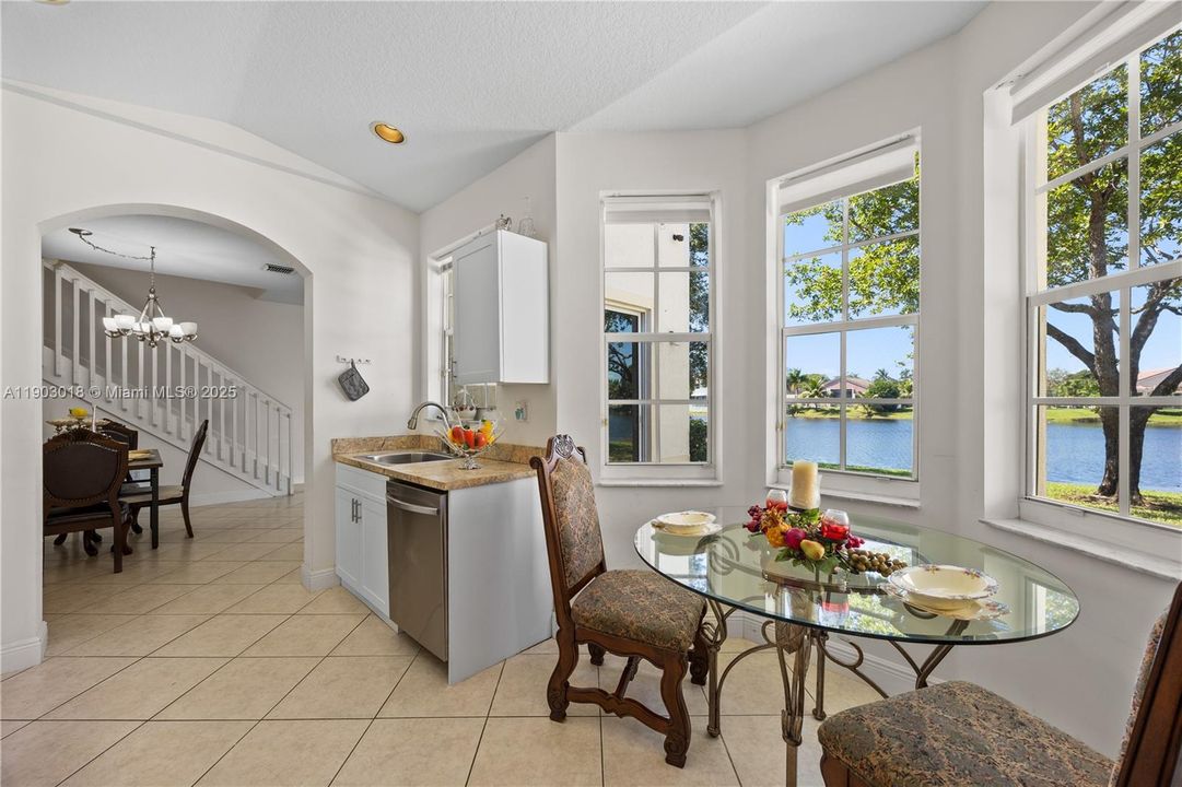 На продажу: $534,900 (3 спален, 3 ванн, 1586 Квадратных фут)