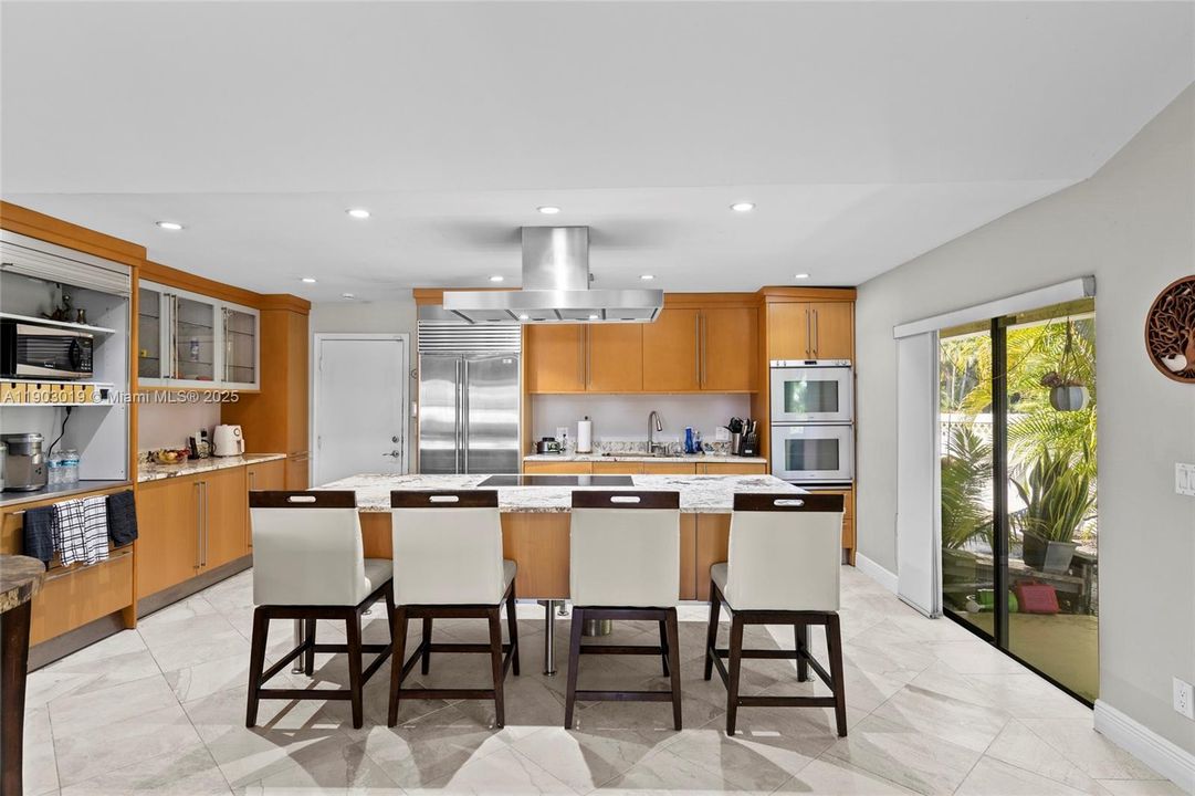 For Sale: $499,900 (2 beds, 2 baths, 1740 Square Feet)