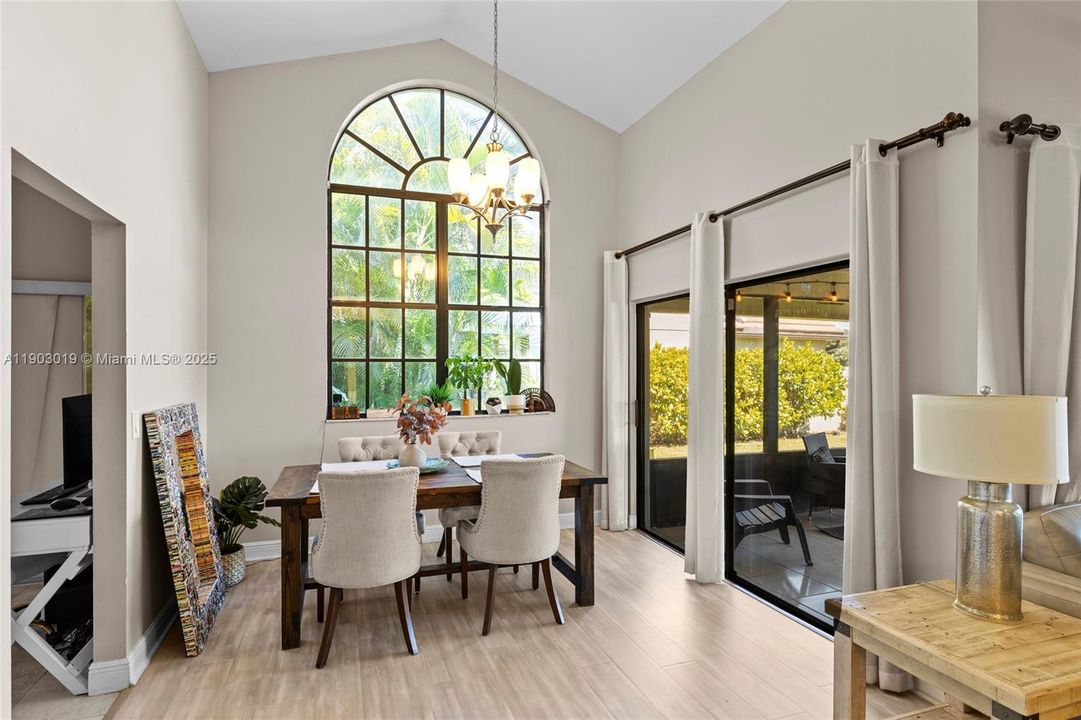 For Sale: $499,900 (2 beds, 2 baths, 1740 Square Feet)