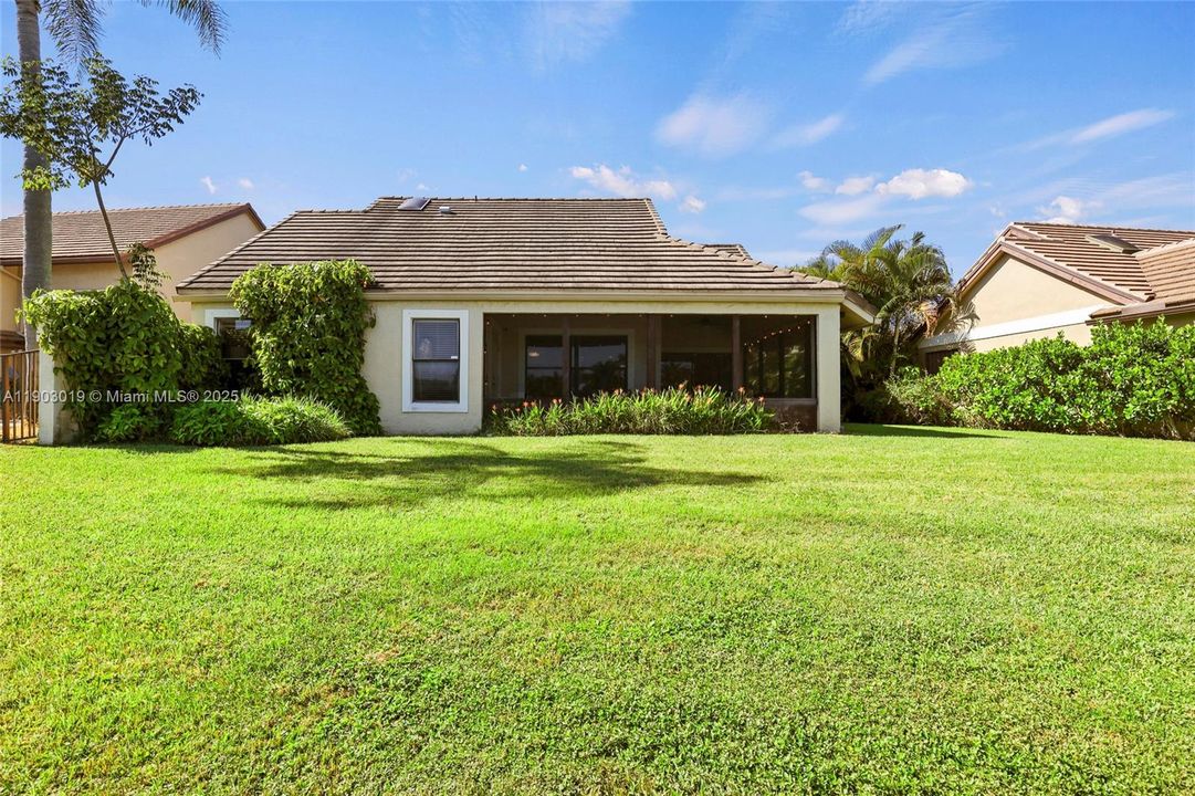 For Sale: $499,900 (2 beds, 2 baths, 1740 Square Feet)