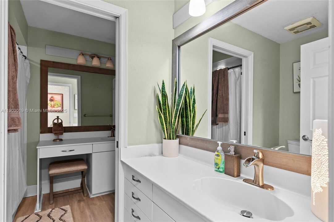 For Sale: $499,900 (2 beds, 2 baths, 1740 Square Feet)