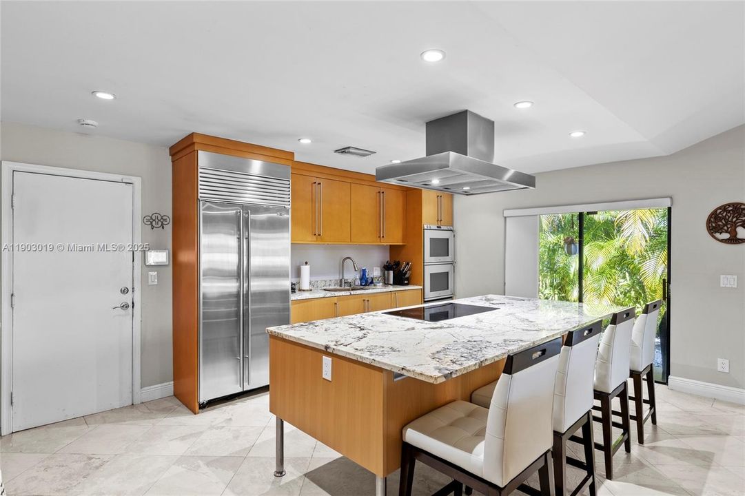 For Sale: $499,900 (2 beds, 2 baths, 1740 Square Feet)