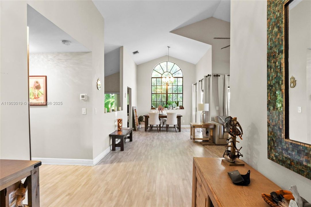 For Sale: $499,900 (2 beds, 2 baths, 1740 Square Feet)