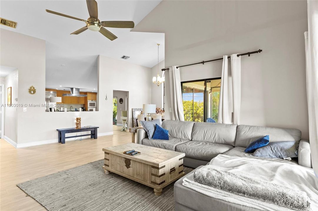 For Sale: $499,900 (2 beds, 2 baths, 1740 Square Feet)