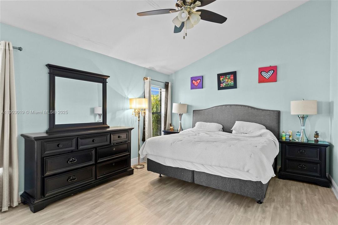 For Sale: $499,900 (2 beds, 2 baths, 1740 Square Feet)