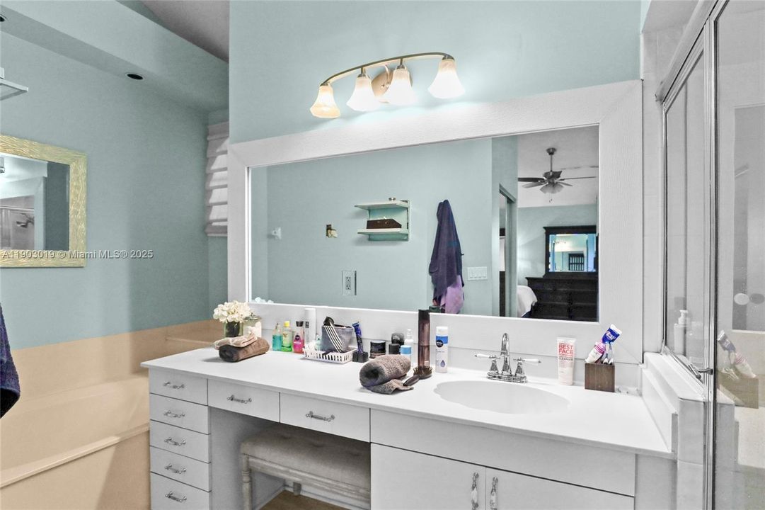 For Sale: $499,900 (2 beds, 2 baths, 1740 Square Feet)