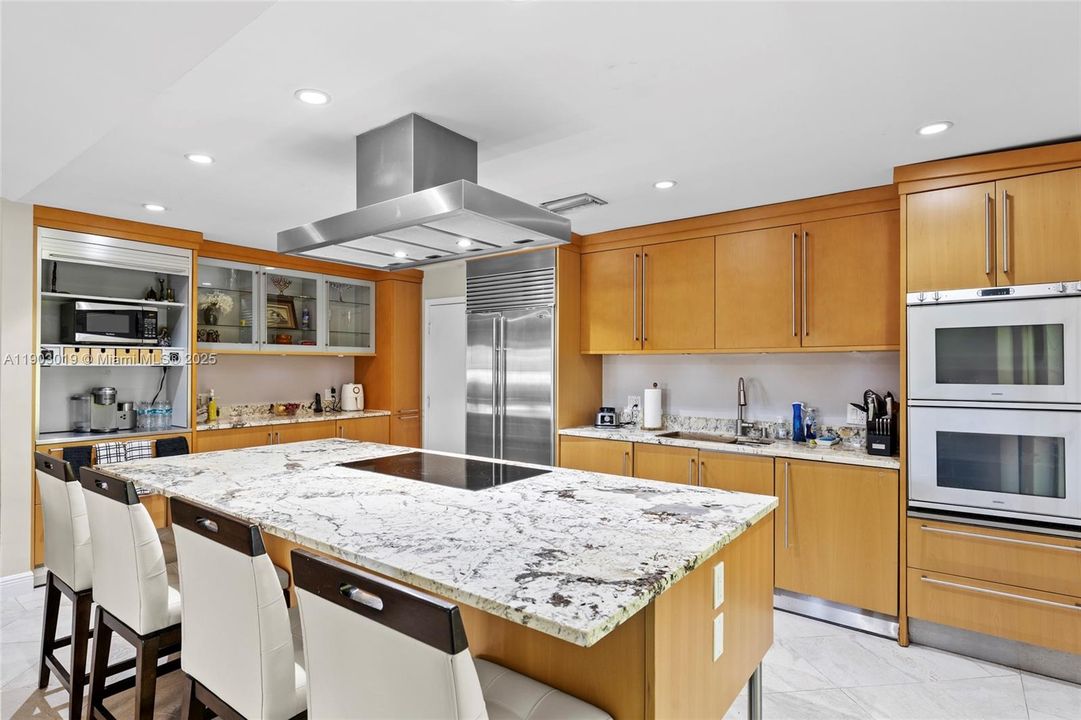 For Sale: $499,900 (2 beds, 2 baths, 1740 Square Feet)