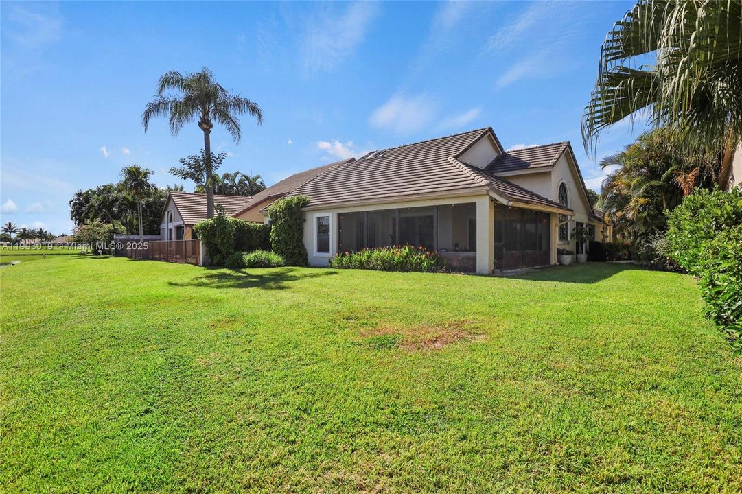 For Sale: $499,900 (2 beds, 2 baths, 1740 Square Feet)