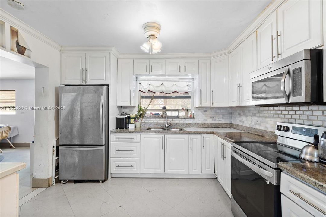 For Sale: $856,000 (4 beds, 3 baths, 1242 Square Feet)