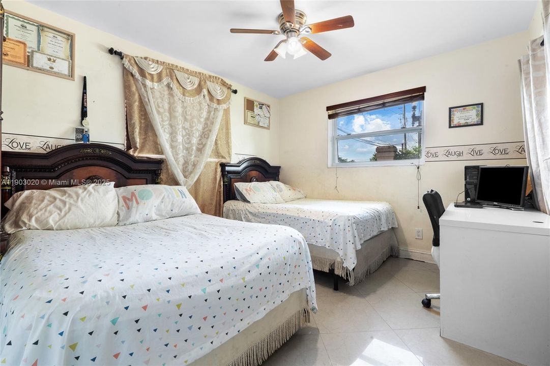 For Sale: $856,000 (4 beds, 3 baths, 1242 Square Feet)