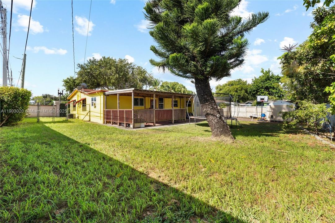 For Sale: $856,000 (4 beds, 3 baths, 1242 Square Feet)