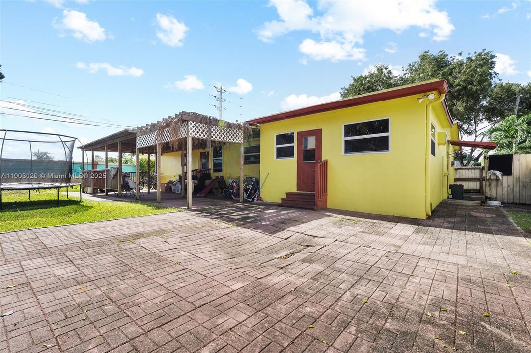 For Sale: $856,000 (4 beds, 3 baths, 1242 Square Feet)