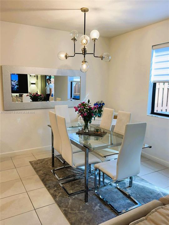 出租: $3,200 (4 贝兹, 2 浴室, 1820 平方英尺)