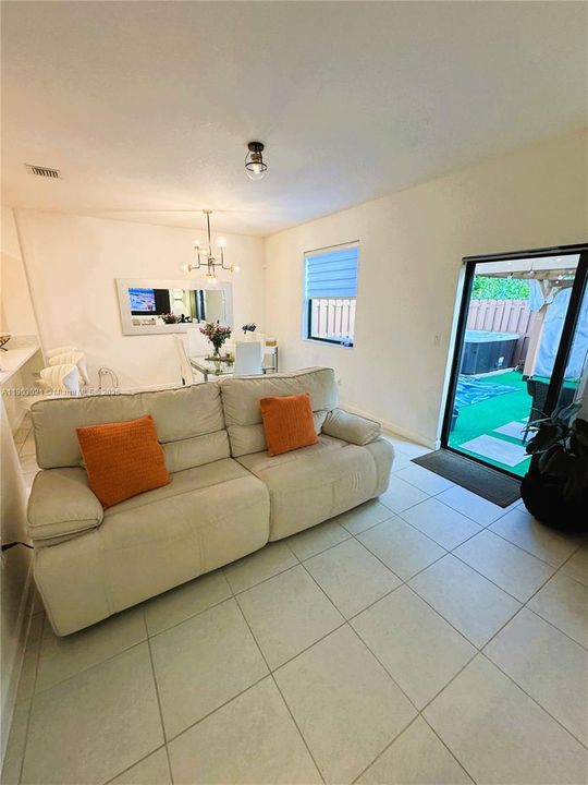 出租: $3,200 (4 贝兹, 2 浴室, 1820 平方英尺)