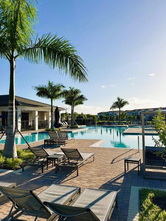 出租: $3,200 (4 贝兹, 2 浴室, 1820 平方英尺)