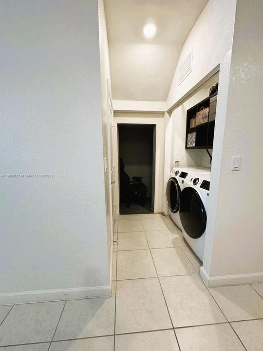 出租: $3,200 (4 贝兹, 2 浴室, 1820 平方英尺)